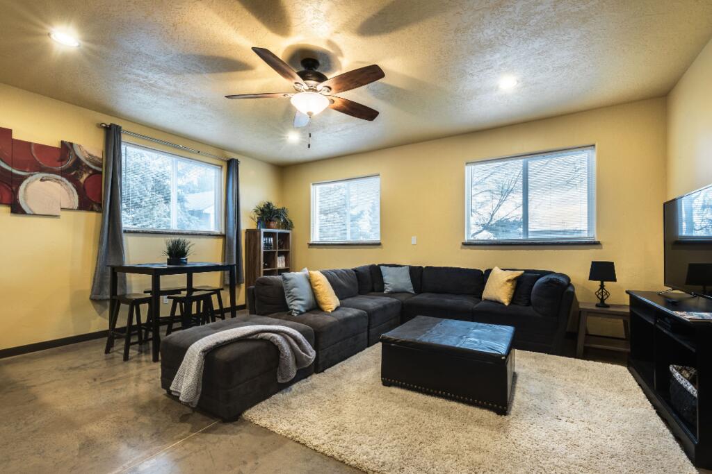 Secluded Nampa Idaho Center Home - thumb 2