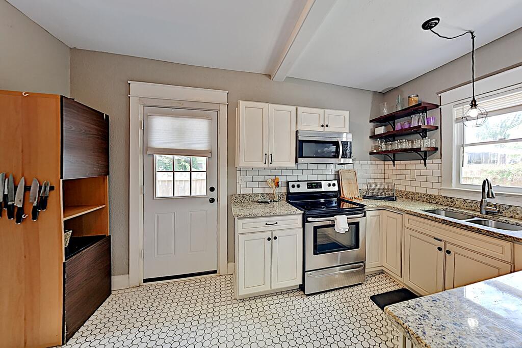 Seminole Heights Home Near Dining & Downtown Home - thumb 3