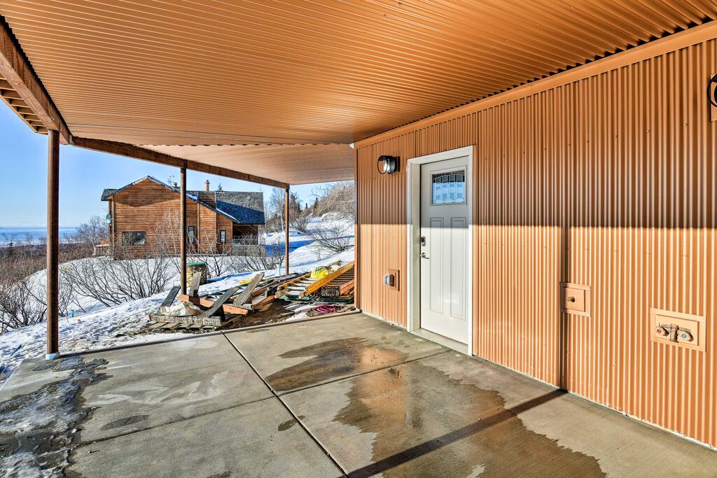 Serene Anchorage Getaway W/ Mountain Views! - thumb 3