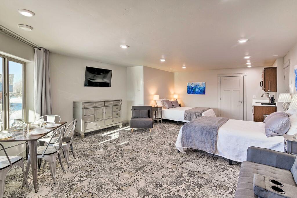 Serene Anchorage Getaway W/ Mountain Views! - thumb 0