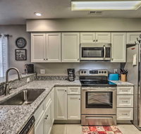 Serene Golf Course Condo 10Mi to Cherry Grove - USA Accommodation