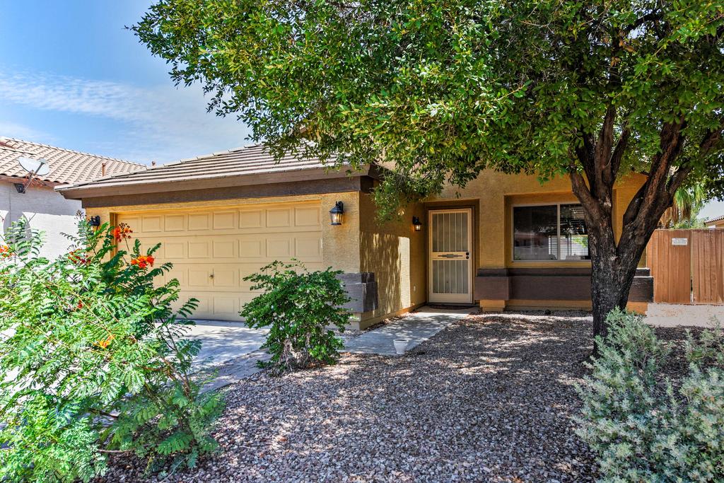 Serene Surprise Home With Backyard & Private Pool - thumb 1