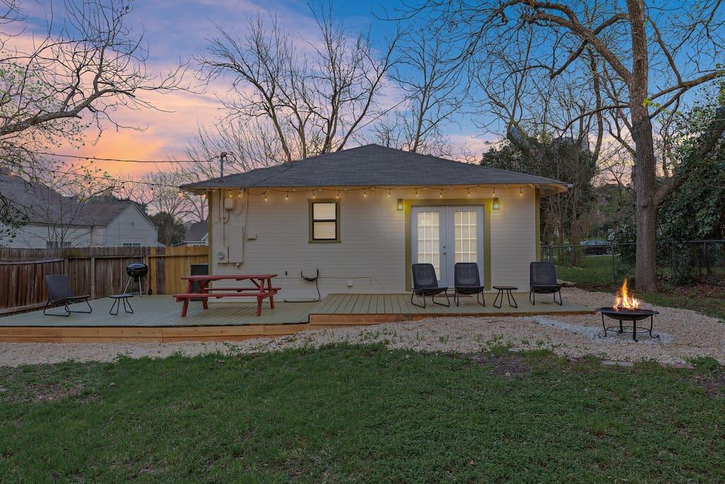 Serenity On 2nd-Updated Cute Modern Home W/Large Outdoor Area! - thumb 0
