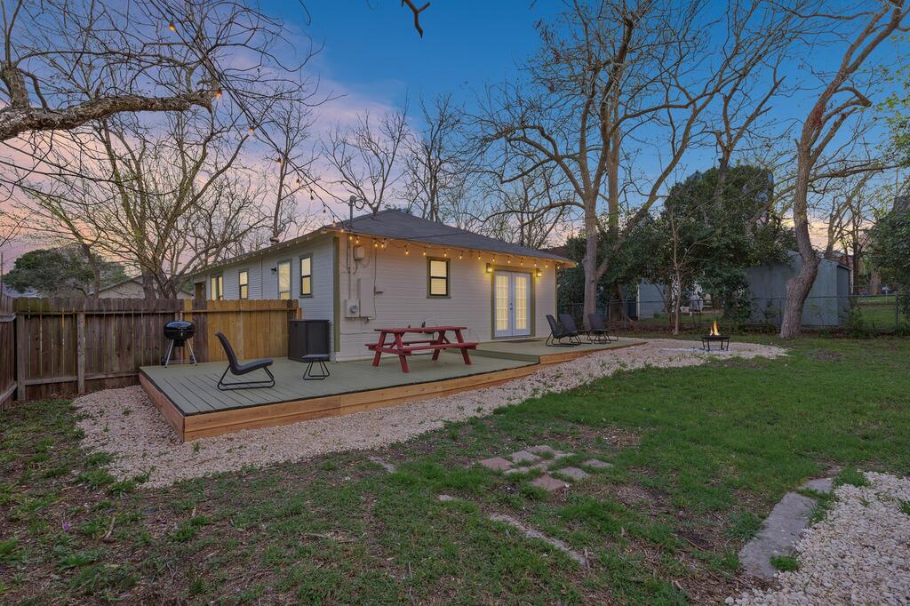Serenity On 2nd-Updated Cute Modern Home W/Large Outdoor Area! - thumb 2