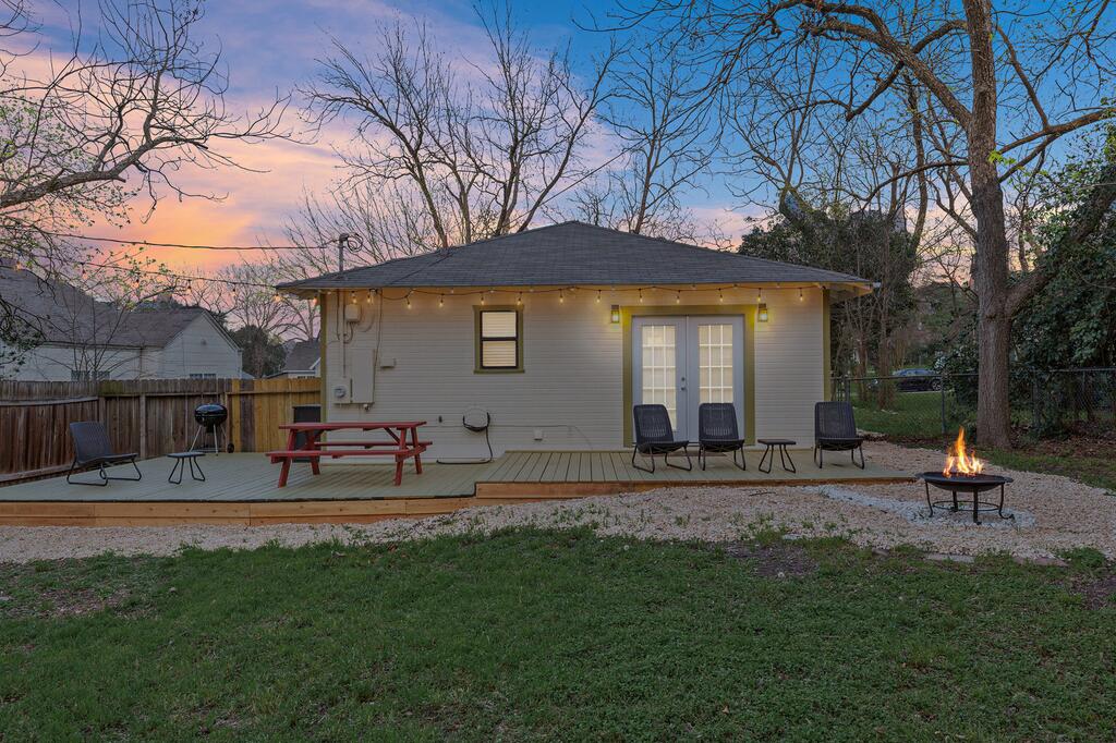 Serenity On 2nd-Updated Cute Modern Home W/Large Outdoor Area! - thumb 3