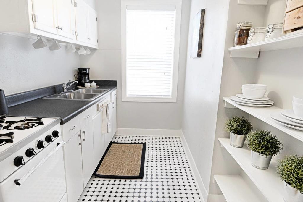 SHELTER IN PLACE HERE! Our Nest On Vickery - thumb 3