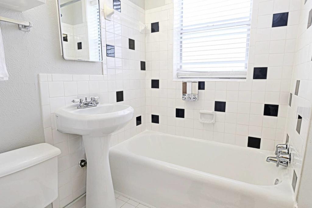 SHELTER IN PLACE HERE! Our Nest On Vickery - thumb 1