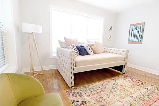 SHELTER IN PLACE HERE! TrendyCityFlat On Vickery - thumb 1