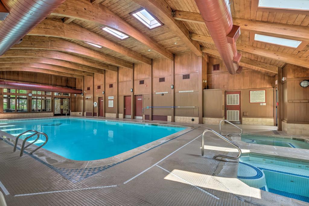 Ski-In And Ski-Out West Dover Condo With Deck! - thumb 1
