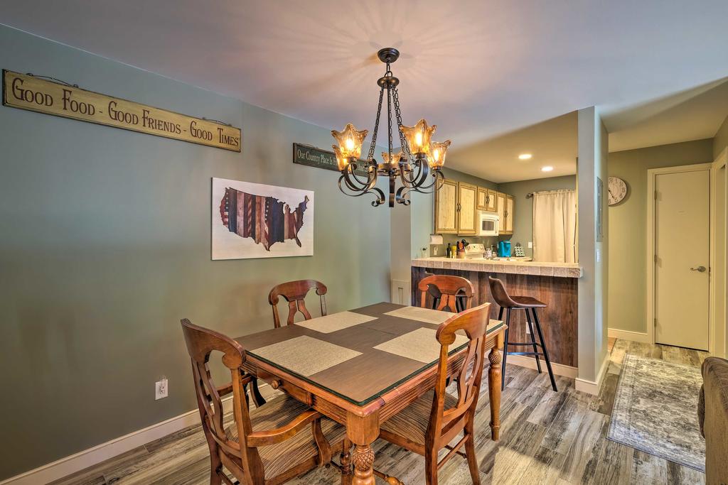 Ski-In And Ski-Out West Dover Condo With Deck! - thumb 3