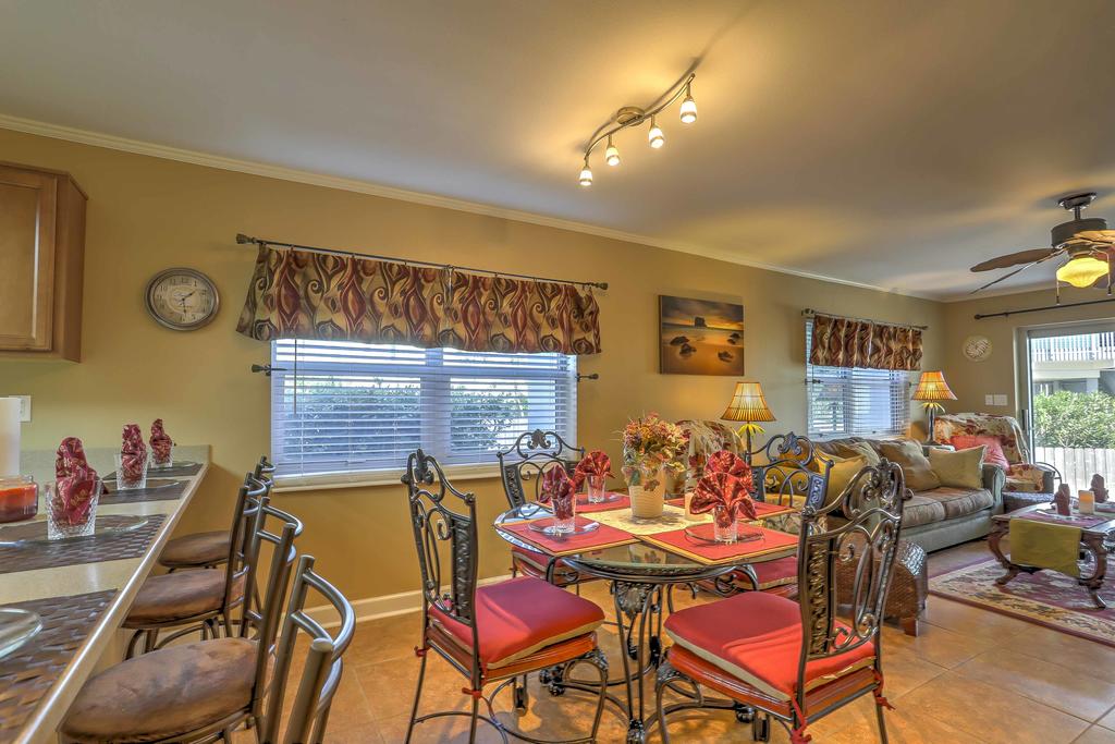 Sleek Pensacola Beach Condo With Patio-Walk To Beach! - thumb 2