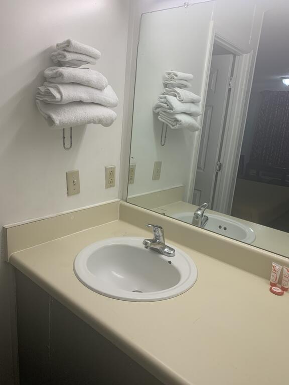 Smith Motel - thumb 3