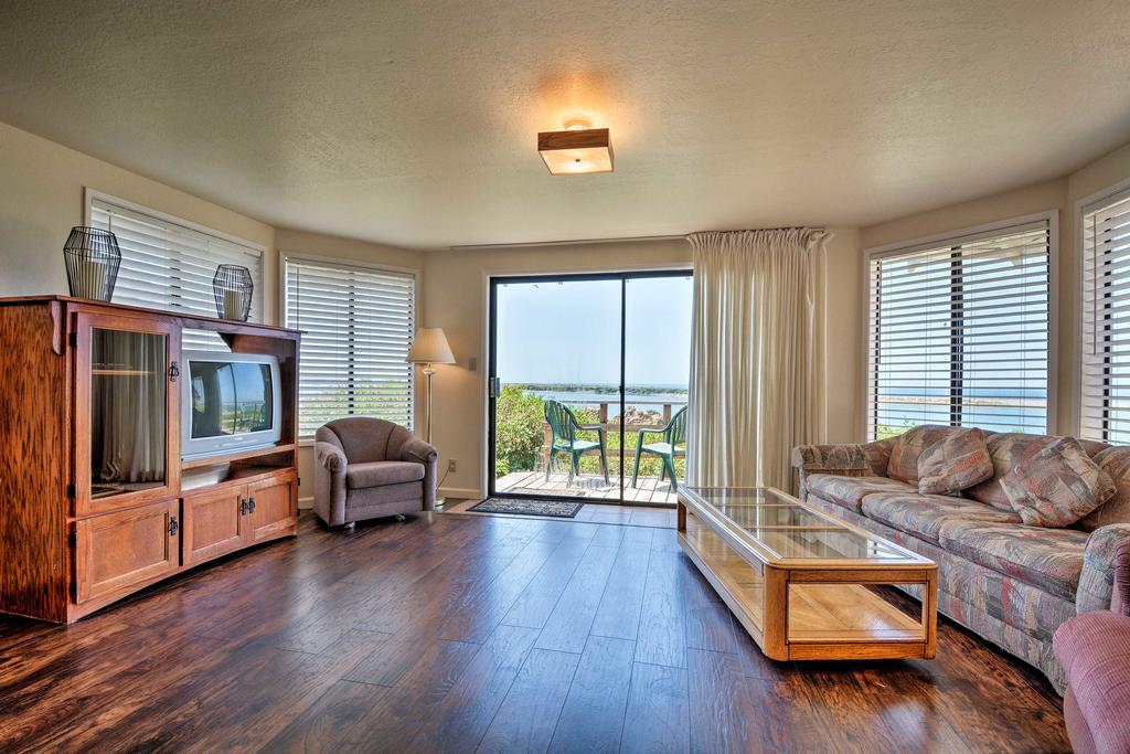 Smith River Vintage Cabin W/Oceanfront Deck+Views! - thumb 1