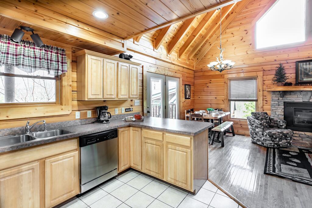 SmokyStays 5 Bedroom Cabin - thumb 2