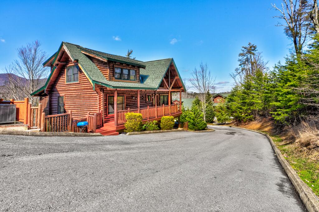 SmokyStays 5 Bedroom Cabin - thumb 0