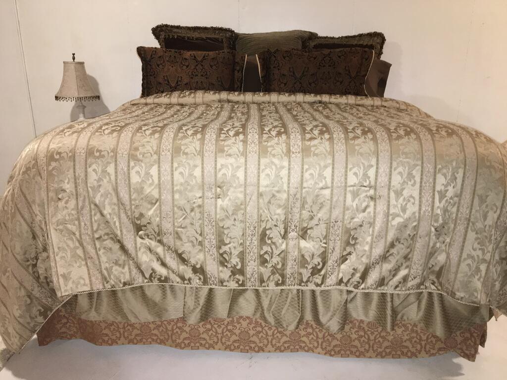 Softest Bed In Michigan Billiard Suite - thumb 0