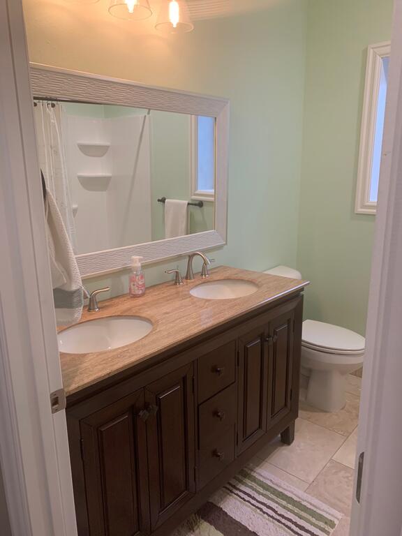 Spacious 5000 Square Foot Home 6 Beds 4 Bath - thumb 2