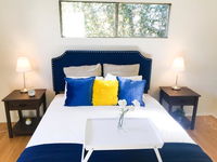 Spacious cozy apartment in West Hollywood Tourism Bookings