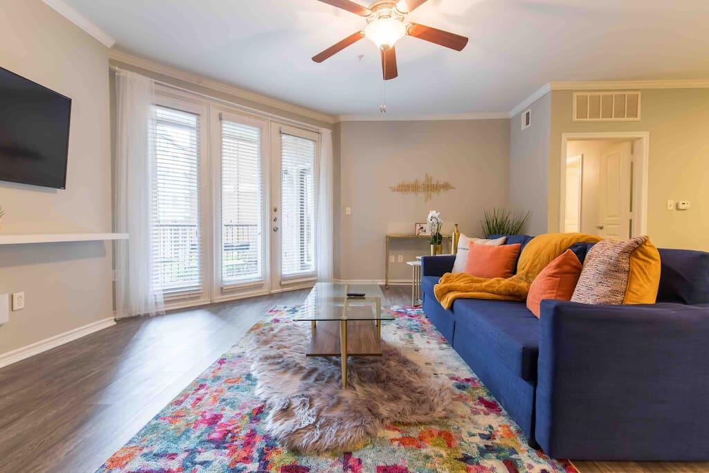 Spacious Dallas Apartment Attached 1 Car Garage - thumb 0