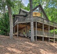 Spacious Family Retreat - Steps to Lake Keowee - USA Accommodation