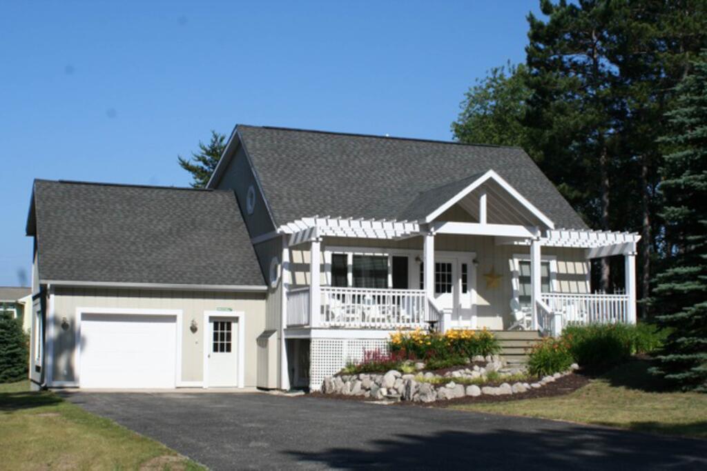 Stay-N-Play Getaway - thumb 0