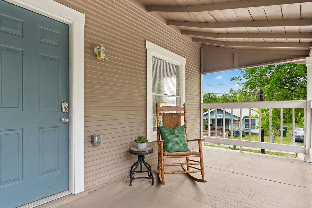 Steffie's Spot To The Pearl, Downtown & More! - thumb 2