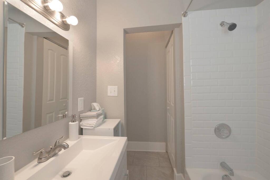 Steffie's Spot To The Pearl, Downtown & More! - thumb 3