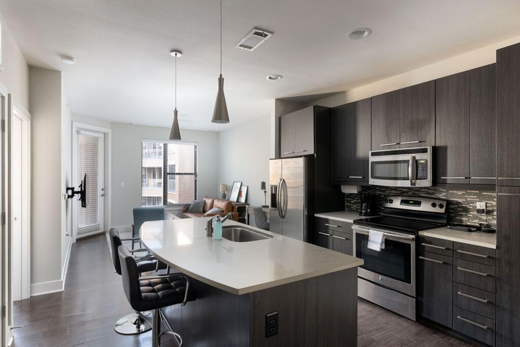 Steps To Shops, Eats, Museum With Free Parking & WD By Zencity - thumb 2