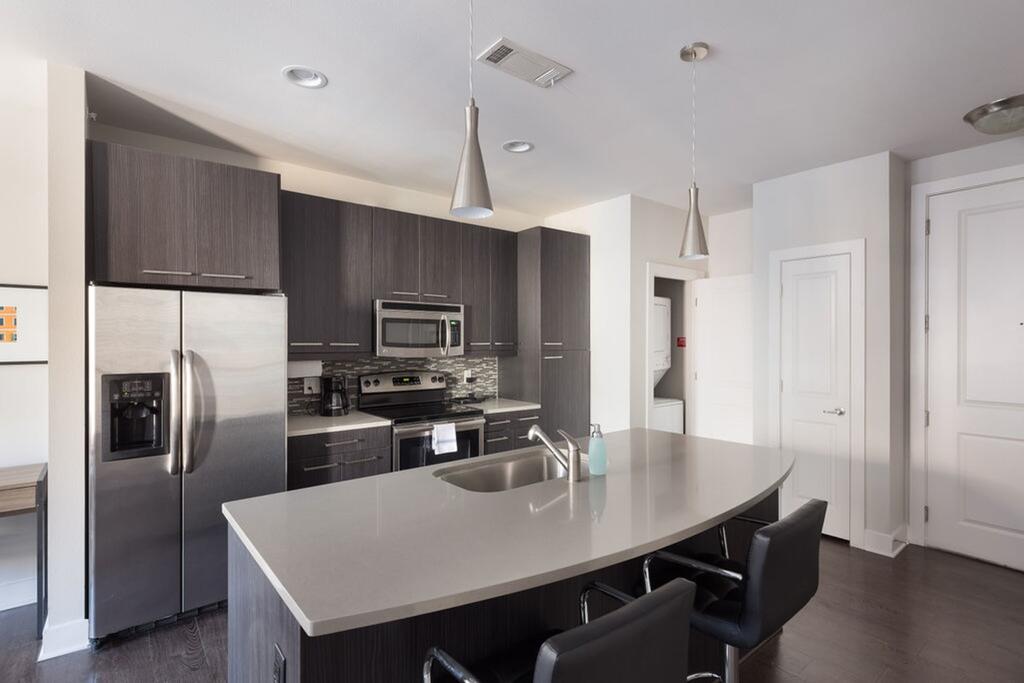 Steps To Shops, Eats, Museum With Free Parking & WD By Zencity - thumb 3