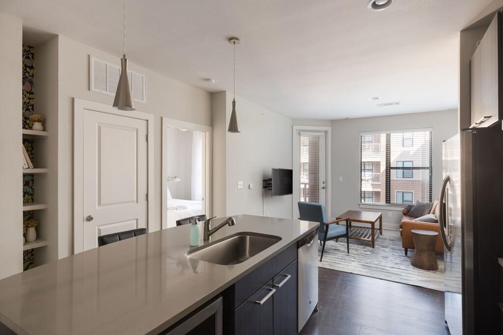 Steps To Shops, Eats, Museum With Free Parking & WD By Zencity - thumb 1