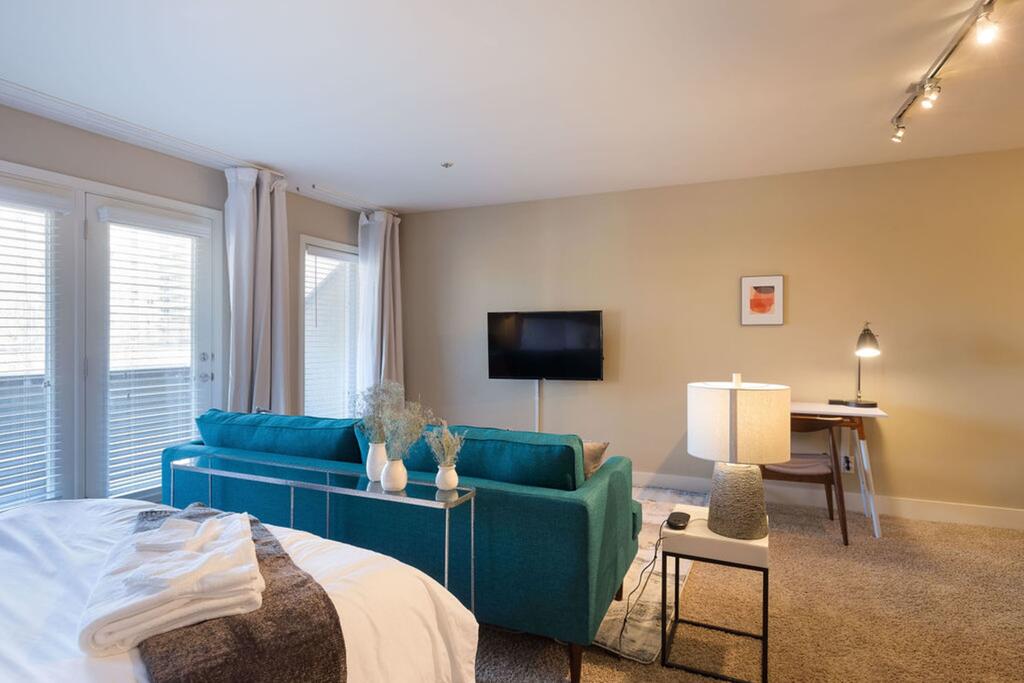 Steps To Shops, Eats, Museum With Free Parking & WD By Zencity - thumb 2