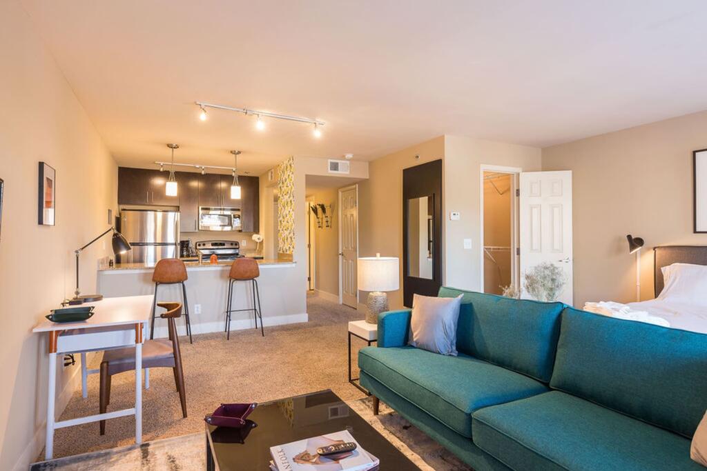 Steps To Shops, Eats, Museum With Free Parking & WD By Zencity - thumb 0