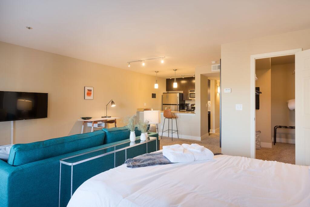 Steps To Shops, Eats, Museum With Free Parking & WD By Zencity - thumb 1