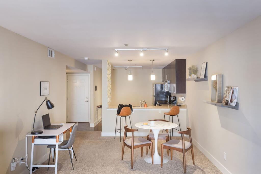 Steps To Shops, Eats, Museum With Free Parking & WD By Zencity - thumb 2