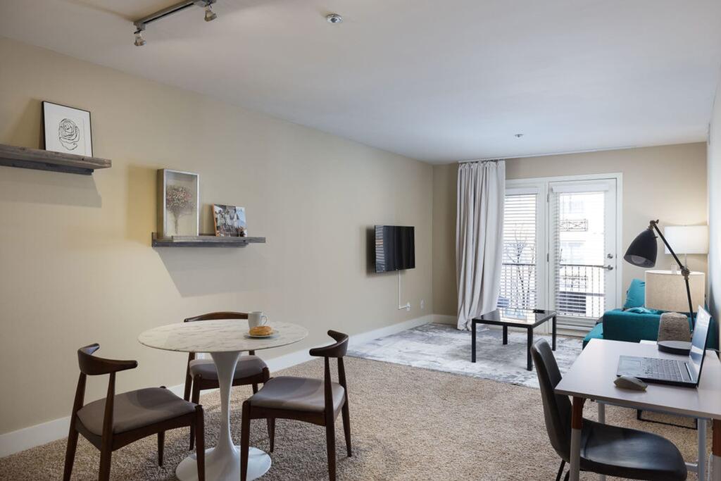 Steps To Shops, Eats, Museum With Free Parking & WD By Zencity - thumb 1