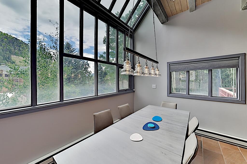 Steps To Slopes! Designer Mountain-View Condo Condo - thumb 1