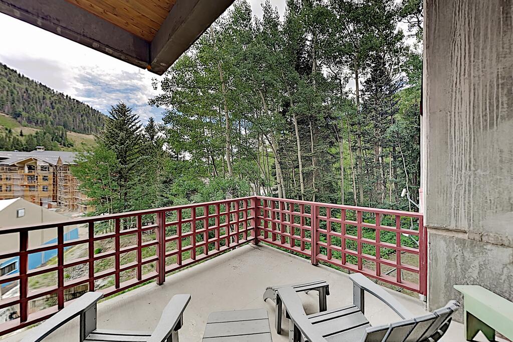 Steps To Slopes! Designer Mountain-View Condo Condo - thumb 3