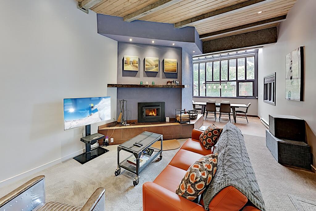 Steps To Slopes! Designer Mountain-View Condo Condo - thumb 0