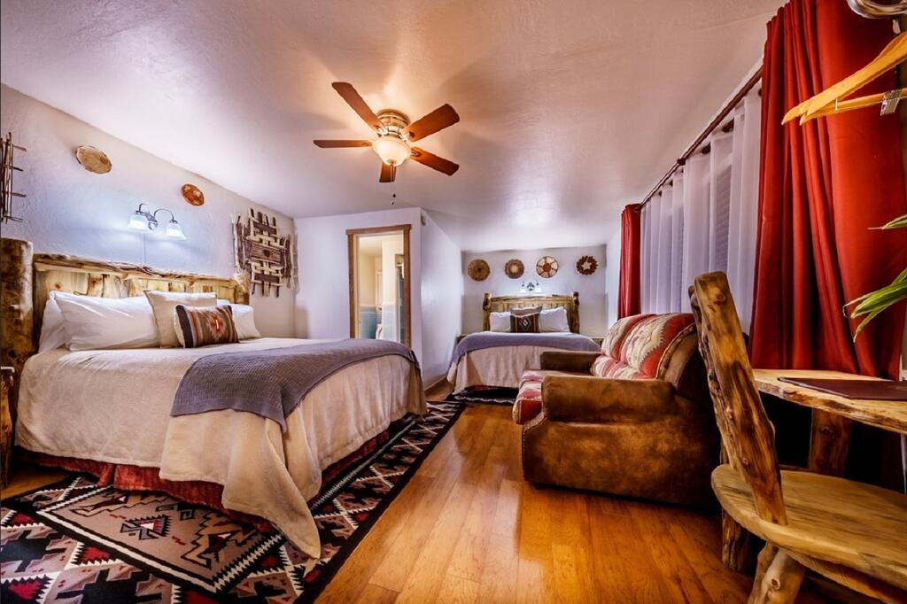 Stone Lizard Lodging - thumb 1