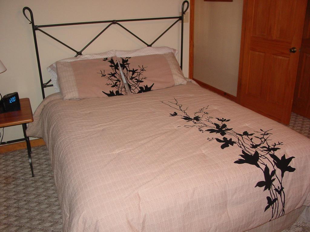 Stones Throw Cabin - thumb 2