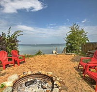 Studio Apt with Shared Beach-Steps to Suttons Bay - Students Accommodation