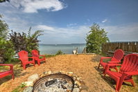 Studio Apt with Shared Beach-Steps to Suttons Bay Tourism Bookings