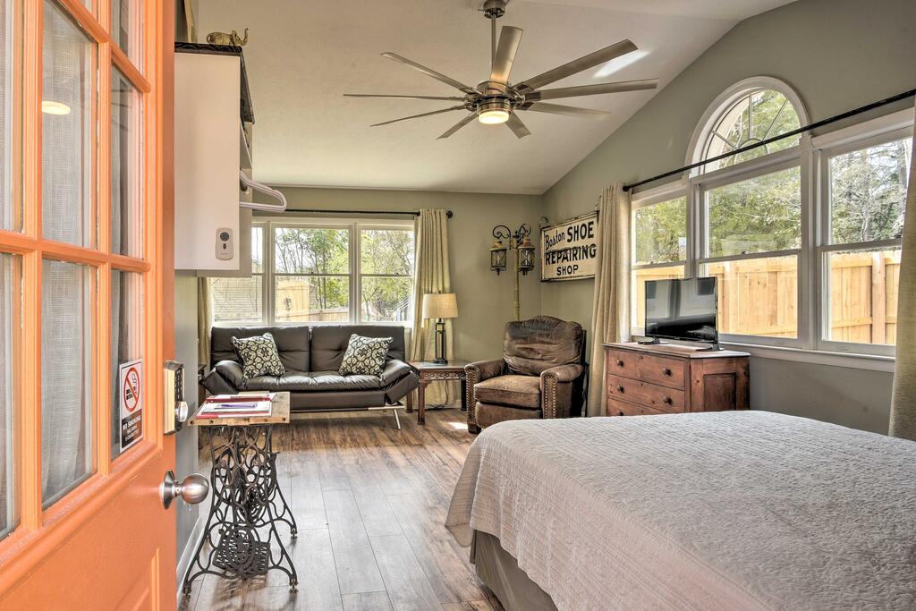 Studio W/Patio- Walk To Hikes, Sights & Bites - thumb 3