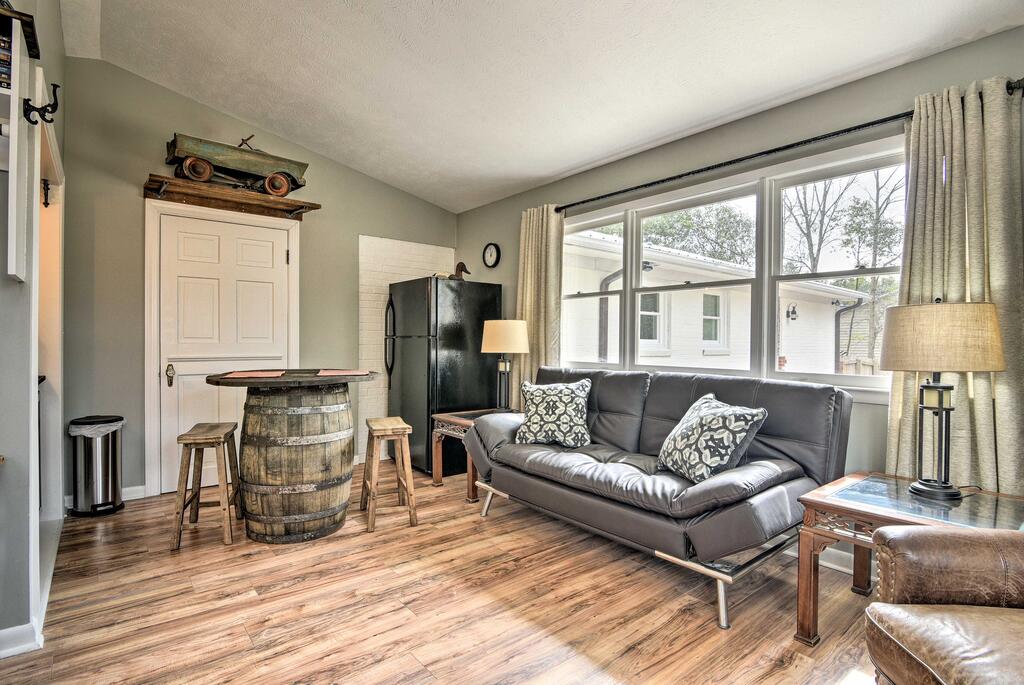 Studio W/Patio- Walk To Hikes, Sights & Bites - thumb 2