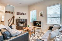 Stunning Oak Lawn Townhouse Close to everything Tourism Bookings