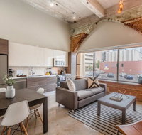 Stylish & Walkable 2 BDRM in Heart of Downtown! - USA Accommodation