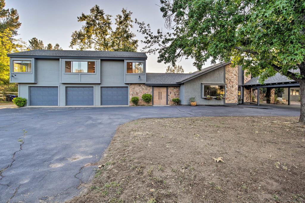 Summer Family Retreat With Tennis Court & Game Room! - thumb 1