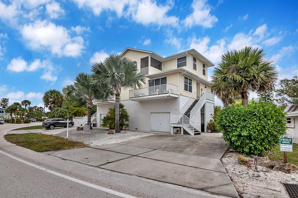 Sunset Views + Steps From The Beach With Elevator Duplex - thumb 1