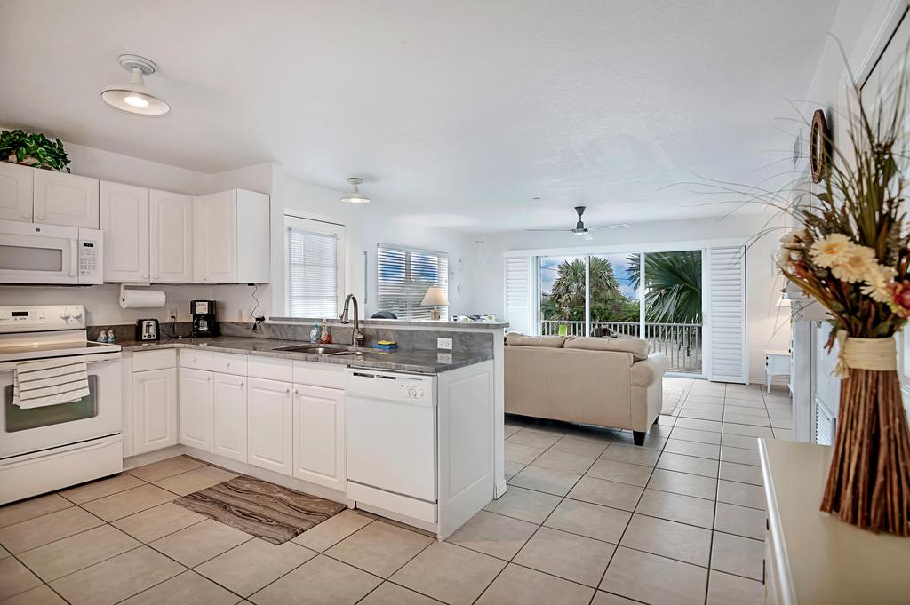 Sunset Views + Steps From The Beach With Elevator Duplex - thumb 3