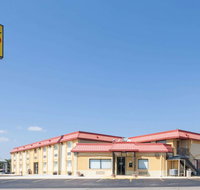 Super 8 by Wyndham Clinton - Tourism Bookings